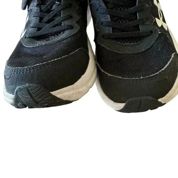 Under Armour  Boys Black White  Assert Alternate Closure Sz 3Y - Picture 8 of 13